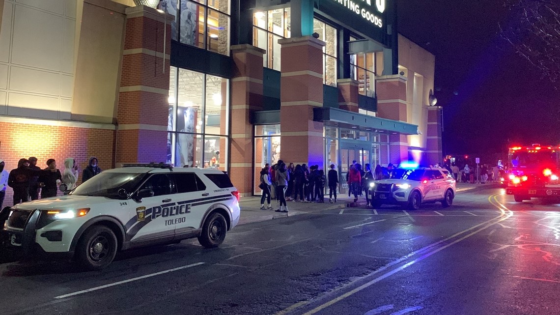 Two injured in shooting at Franklin Park Mall, Toledo police say