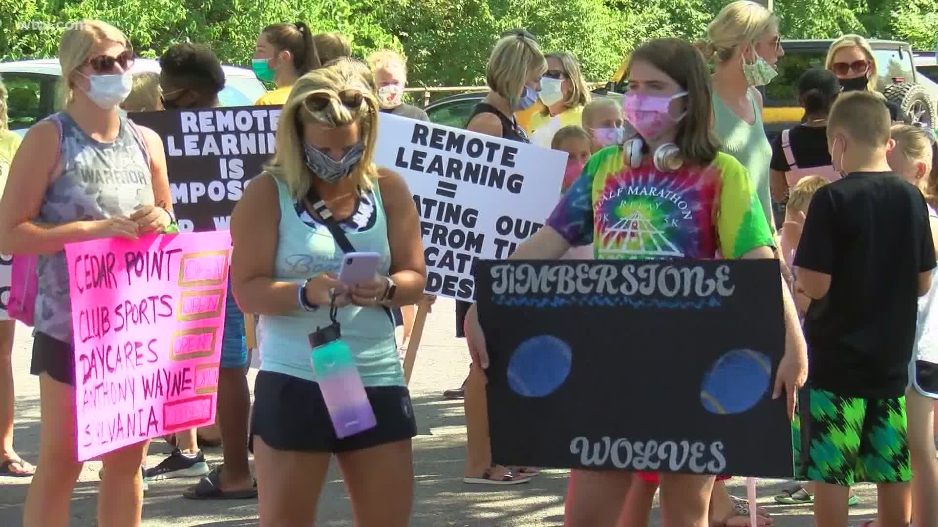 After 3 days of classes, Sylvania parents protest against remote learning