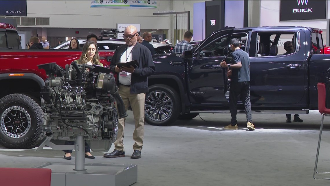 UAW contract deadline an elephant in the room at industry's marquee auto show in the Motor City - Vimarsana News