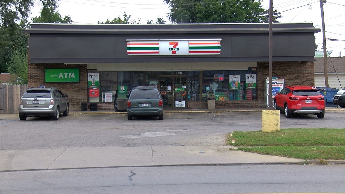 Toledo Police investigating armed robbery at 7-Eleven | wtol.com