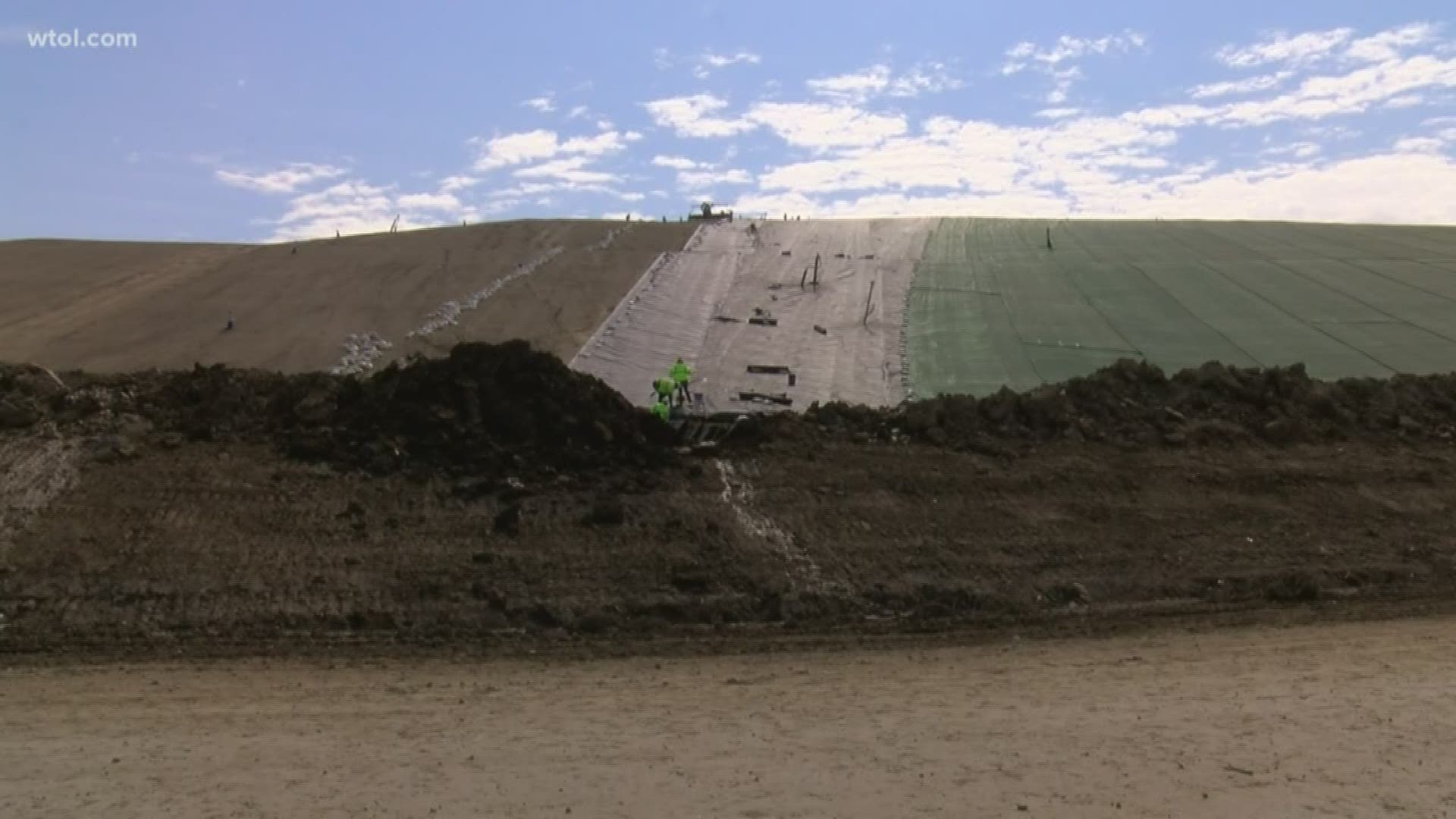 Seneca Co. local health department attorney recommended Monday in a public meeting that Sunny Farms Landfill get its license approved despite residents' complaints.