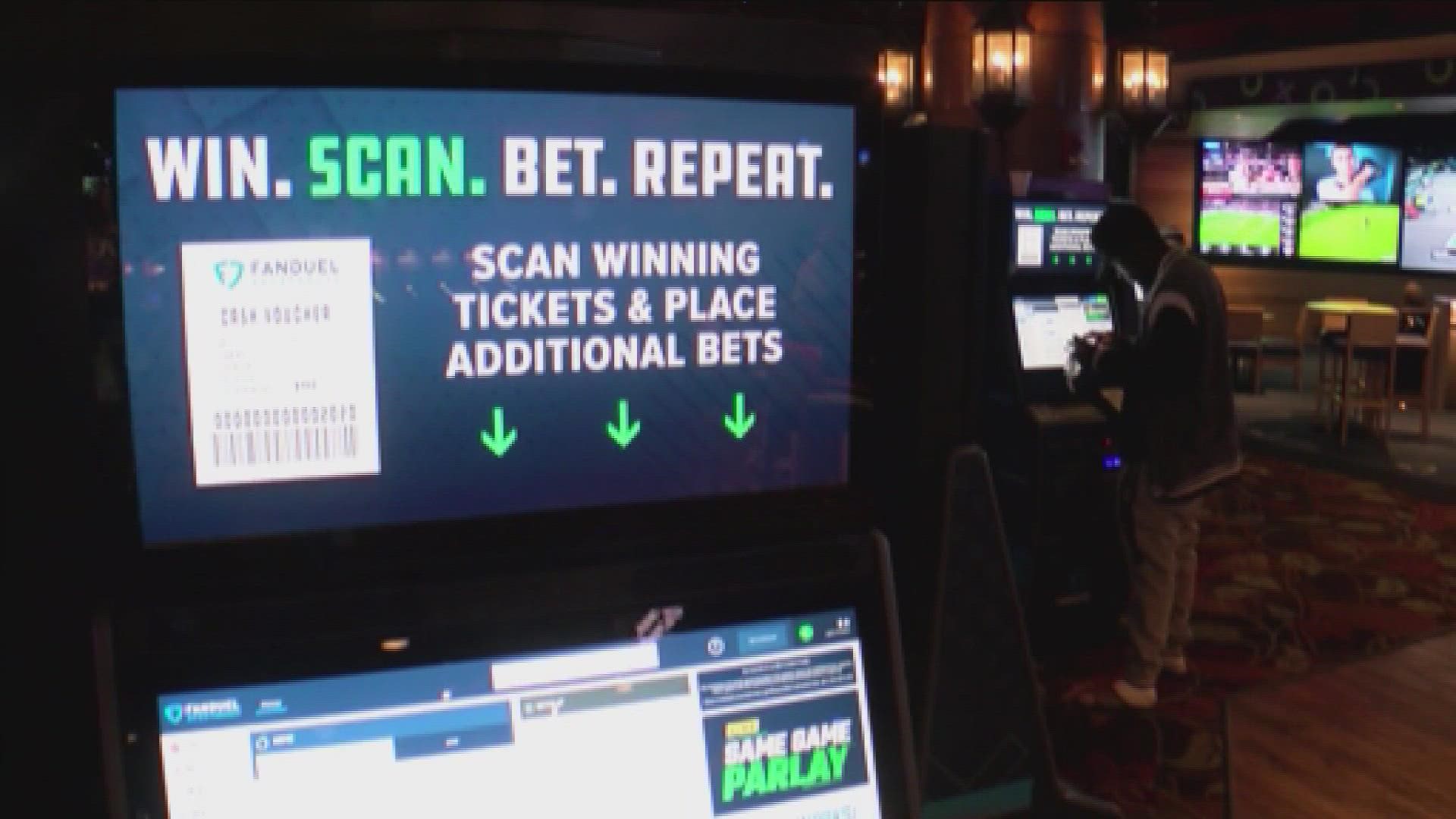 Sports betting kicks off at Hollywood Casino