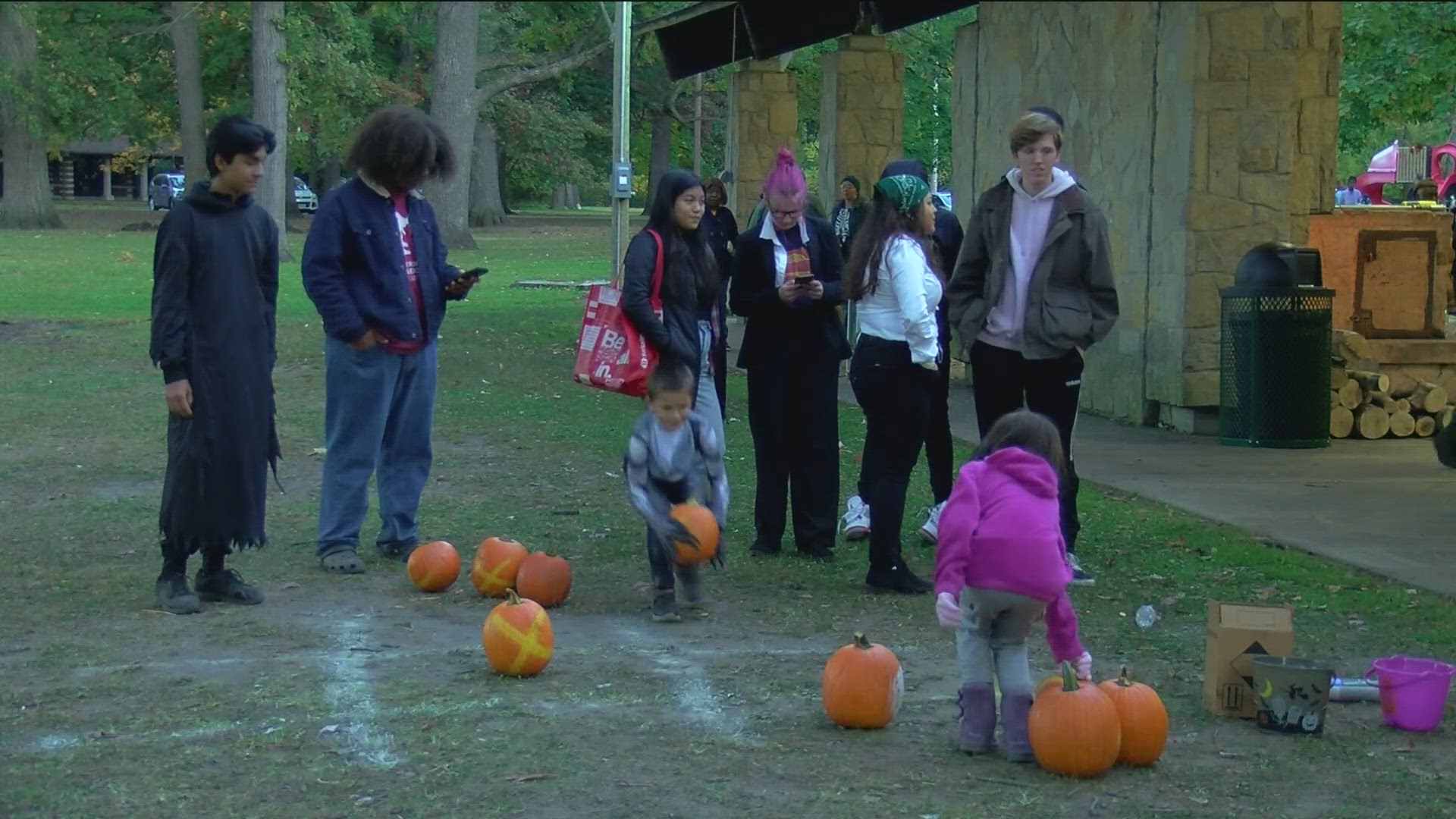 There will be free donuts, cider, popcorn and pumpkins at Ottawa Park this weekend.