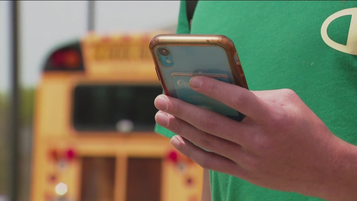Parents, school leaders weigh in on proposed cell phone ban in Ohio public schools