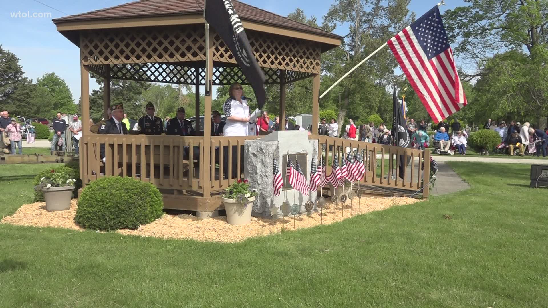 As we remember the men and women who made the ultimate sacrifice, one community showed up by the hundreds for a longtime tradition honoring fallen veterans.
