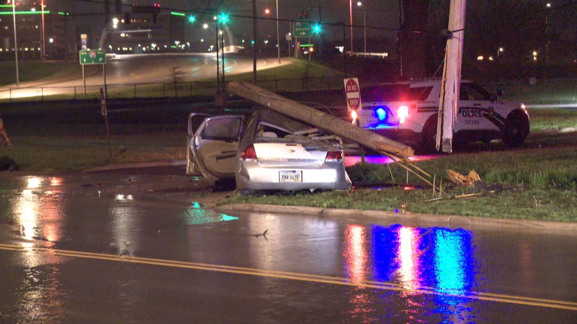 Driver crashes into hydrant, knocks down utility pole in Toledo | wtol.com