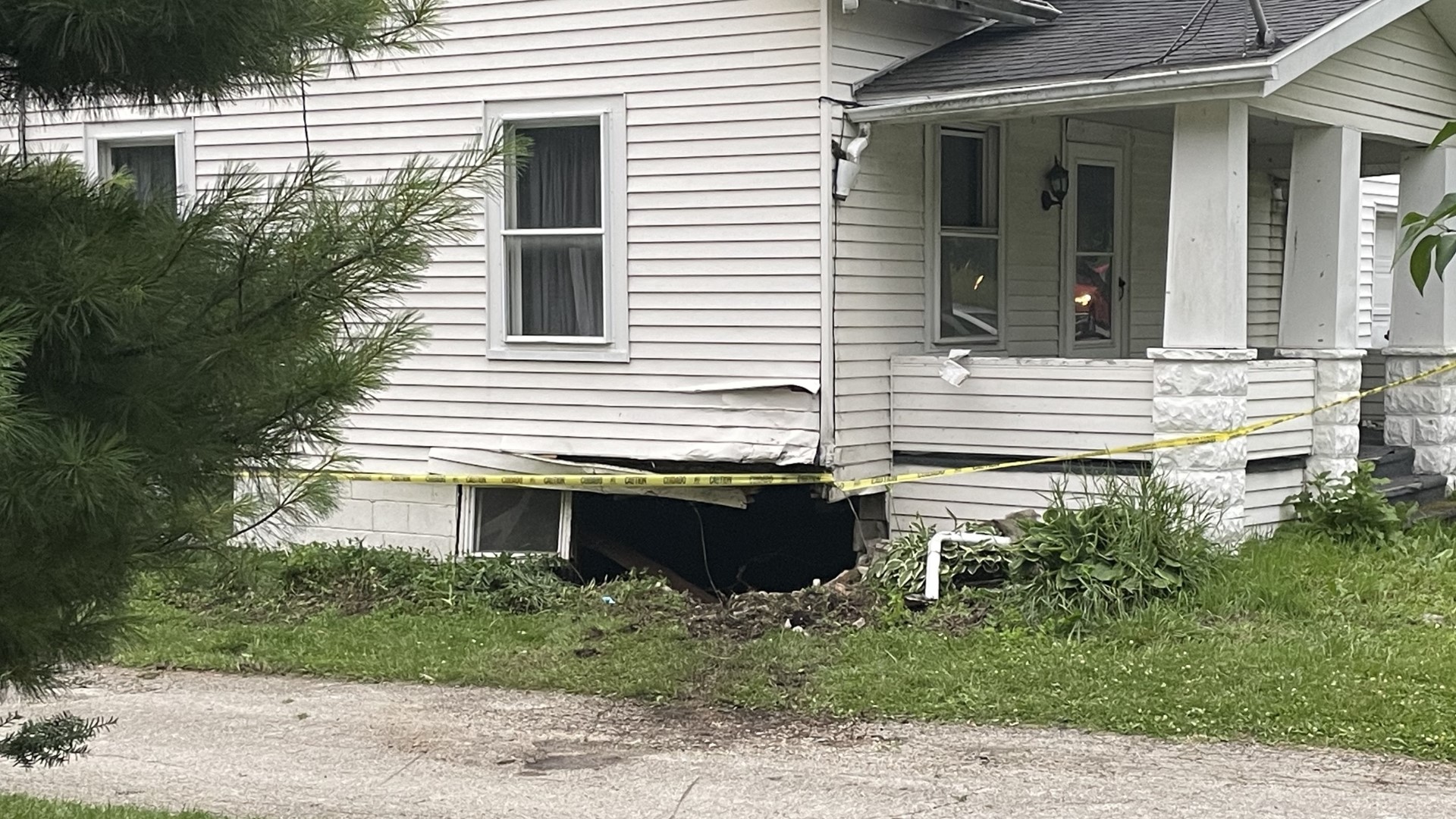 Infant dead, man in hospital after Tiffin crash, abduction