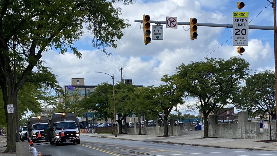 What to do if a traffic light is out during a power outage in Michigan