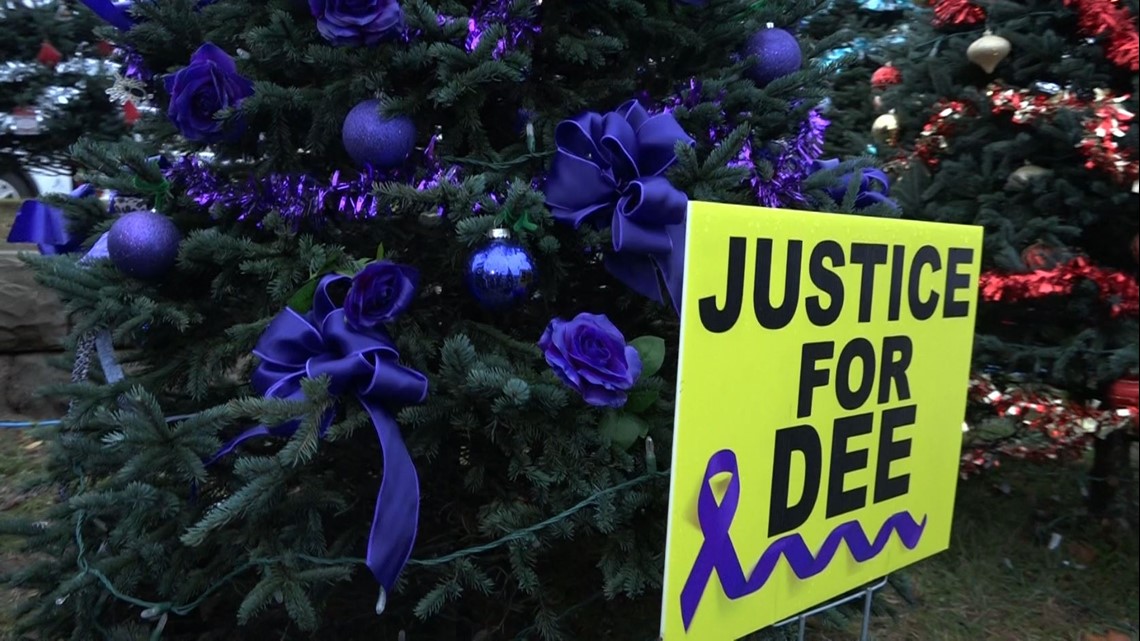 Loved ones decorate tree in Dee Warner's honor - Vimarsana News