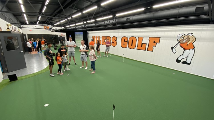 University of Findlay unveils new indoor golf center