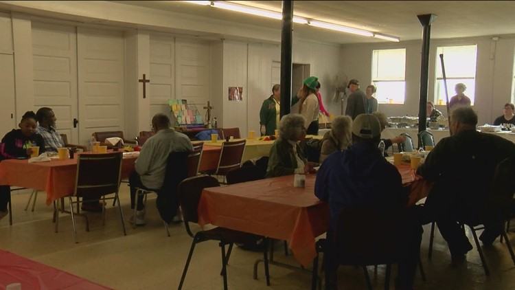 Toledo Gospel Rescue Mission provides Thanksgiving meals to over 100 people