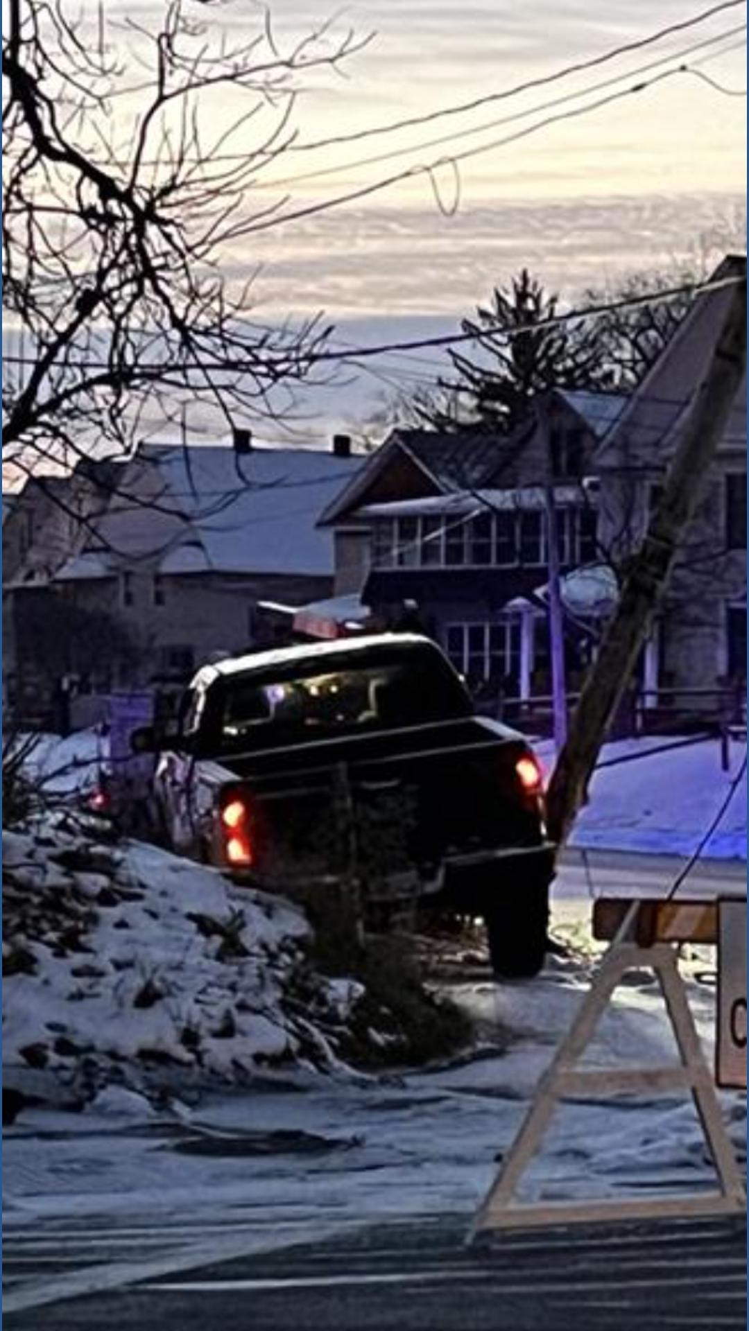 Driver crashes truck into pole in south Toledo causing outages | wtol.com