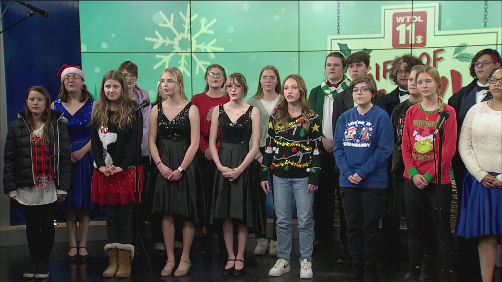 The Whitmer High School choir brings holiday cheer with some performances.