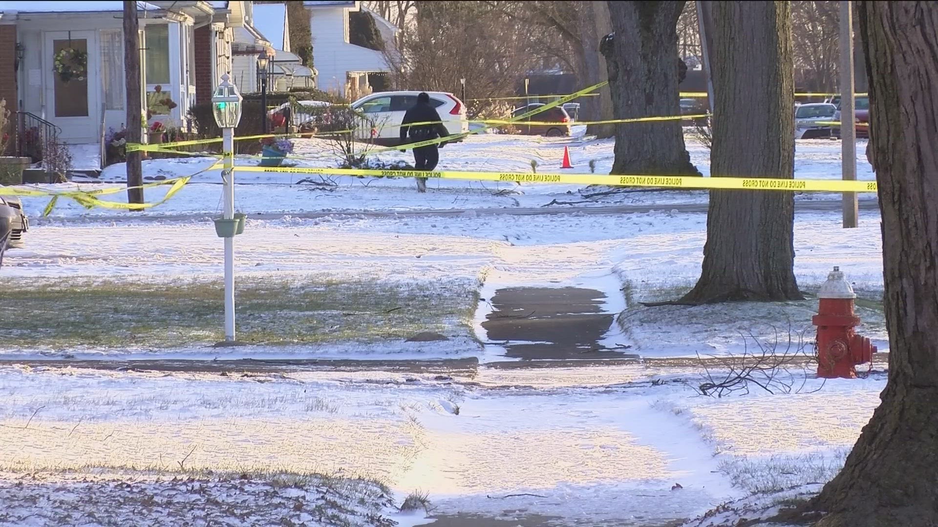 Residents on Avondale Avenue described the sounds of gunfire and aftermath of the shooting that killed a man accused of strangling his girlfriend Sunday.