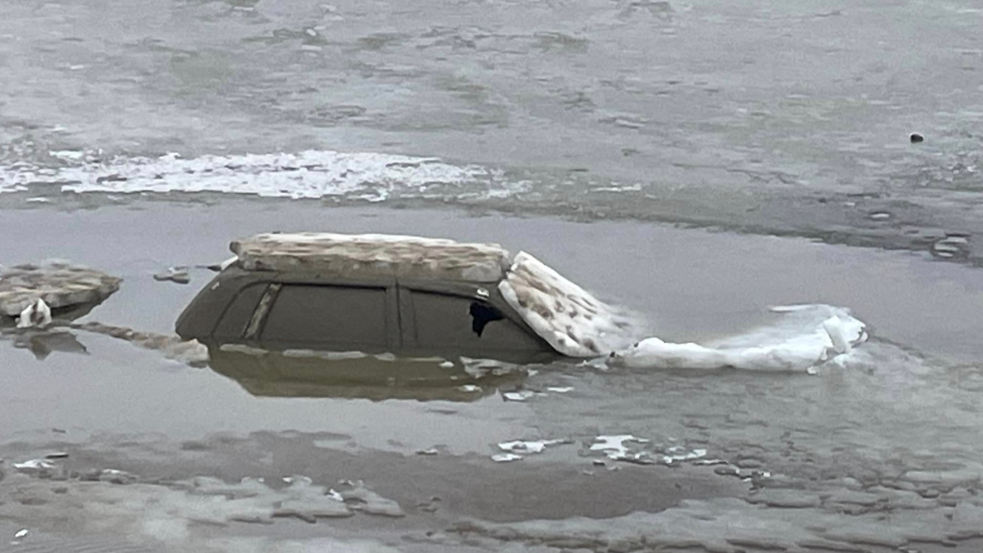 Car found in Fostoria reservoir by city crews