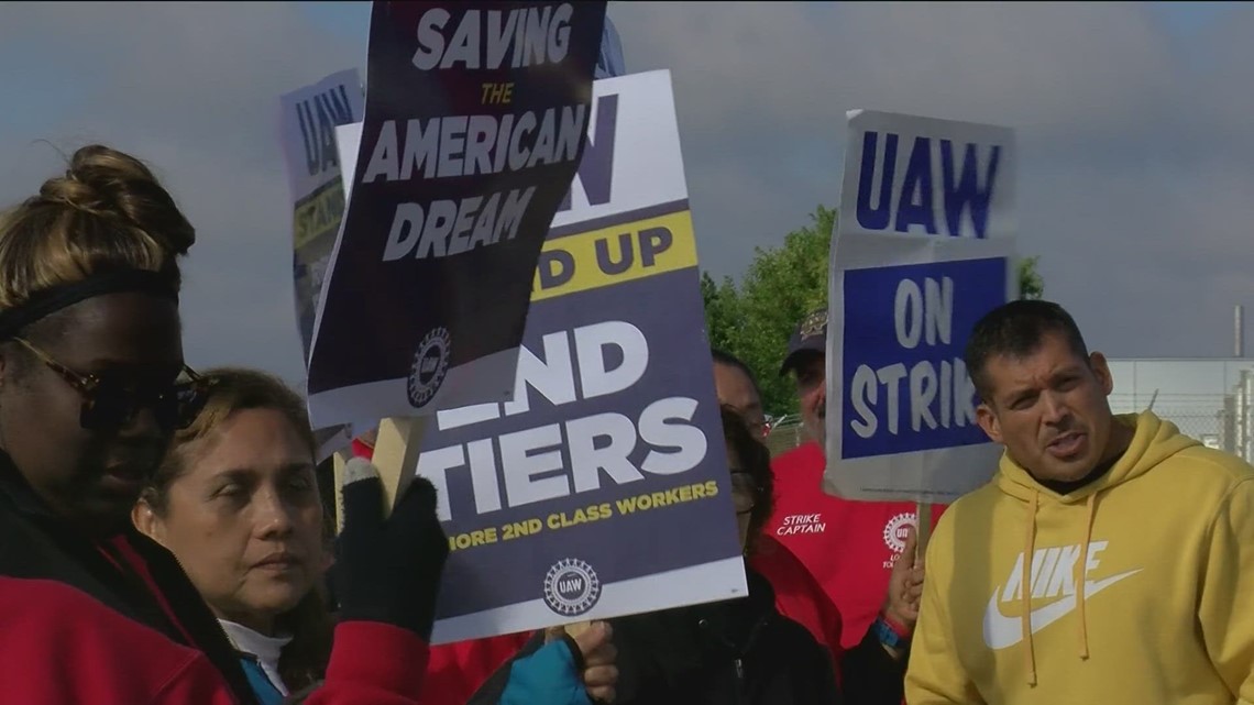 Punk band boosts morale on Jeep picket line