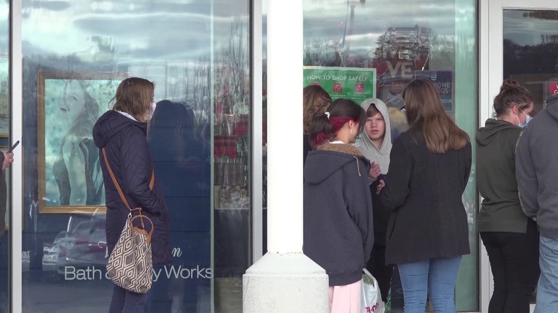Seasoned Black Friday shoppers, first-timers flock to Spring Meadows for the yearly tradition - Vimarsana News