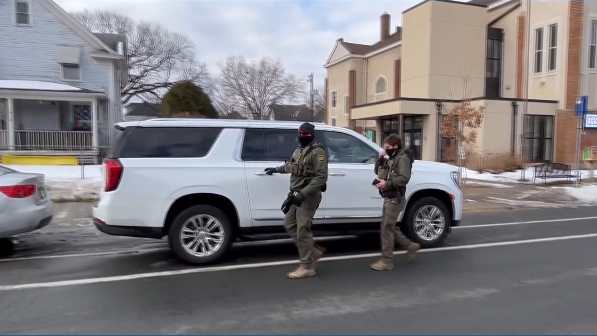ICE Raids in Minneapolis: Observers follow, film federal agents in the ...