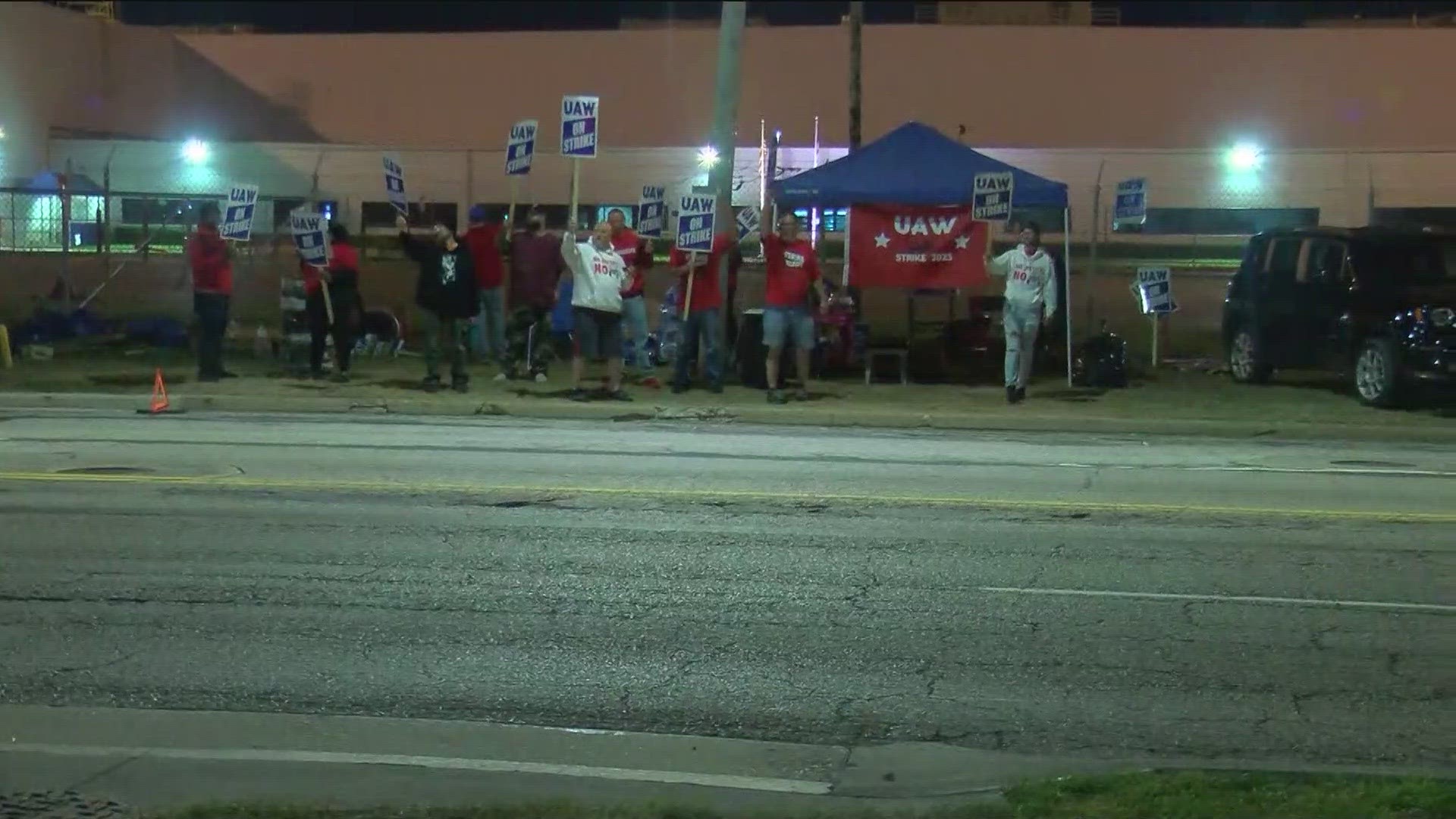 Workers on strike at Toledo's Jeep Assembly Complex will hear from UAW President Shawn Fain Friday morning about a possible strike expansion.