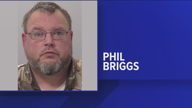 Western Ohio mayor resigns days after arrest for allegedly recording teenage girls undressing