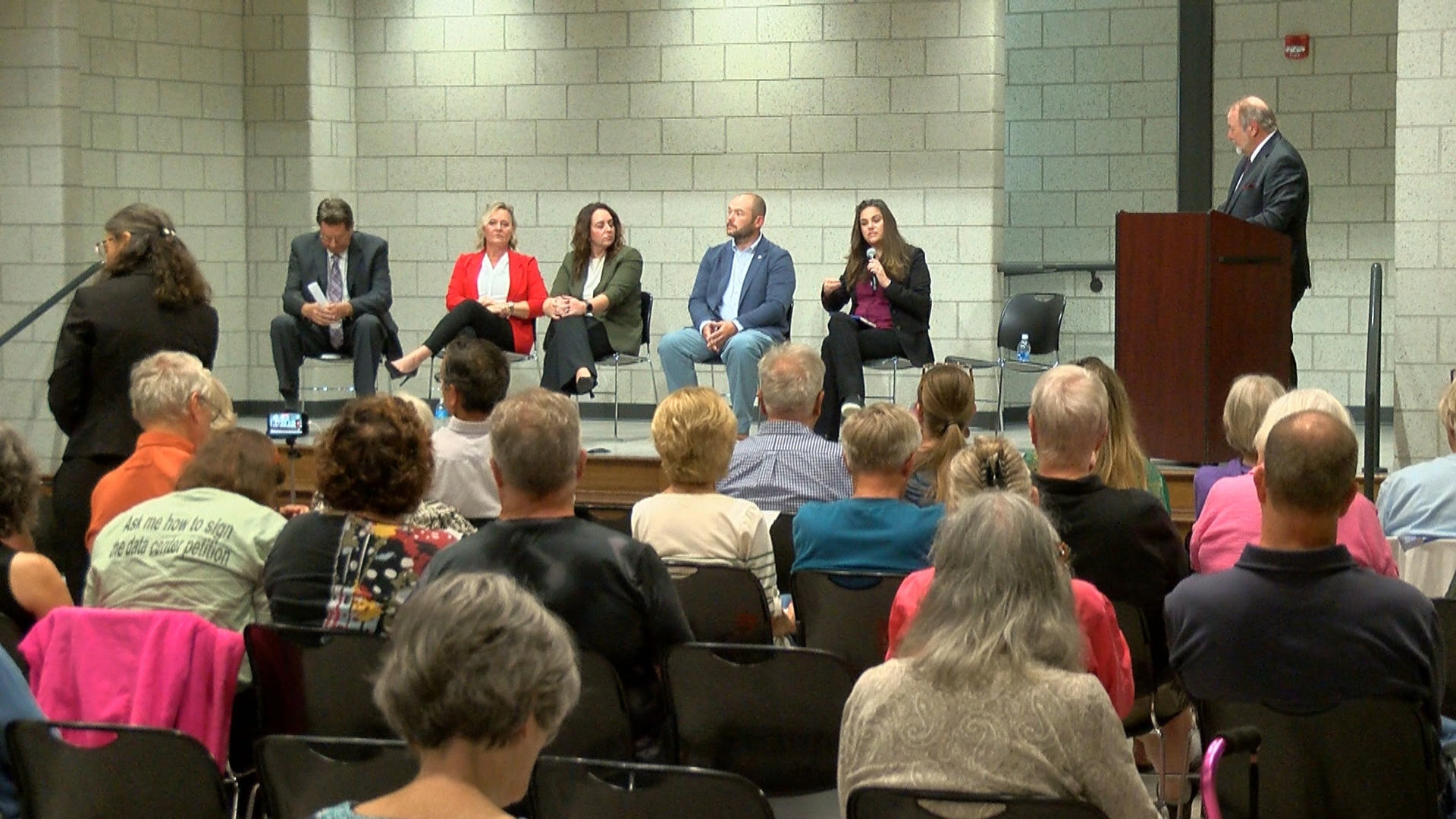 Data centers raise questions about water, noise and local control at Bowling Green town hall