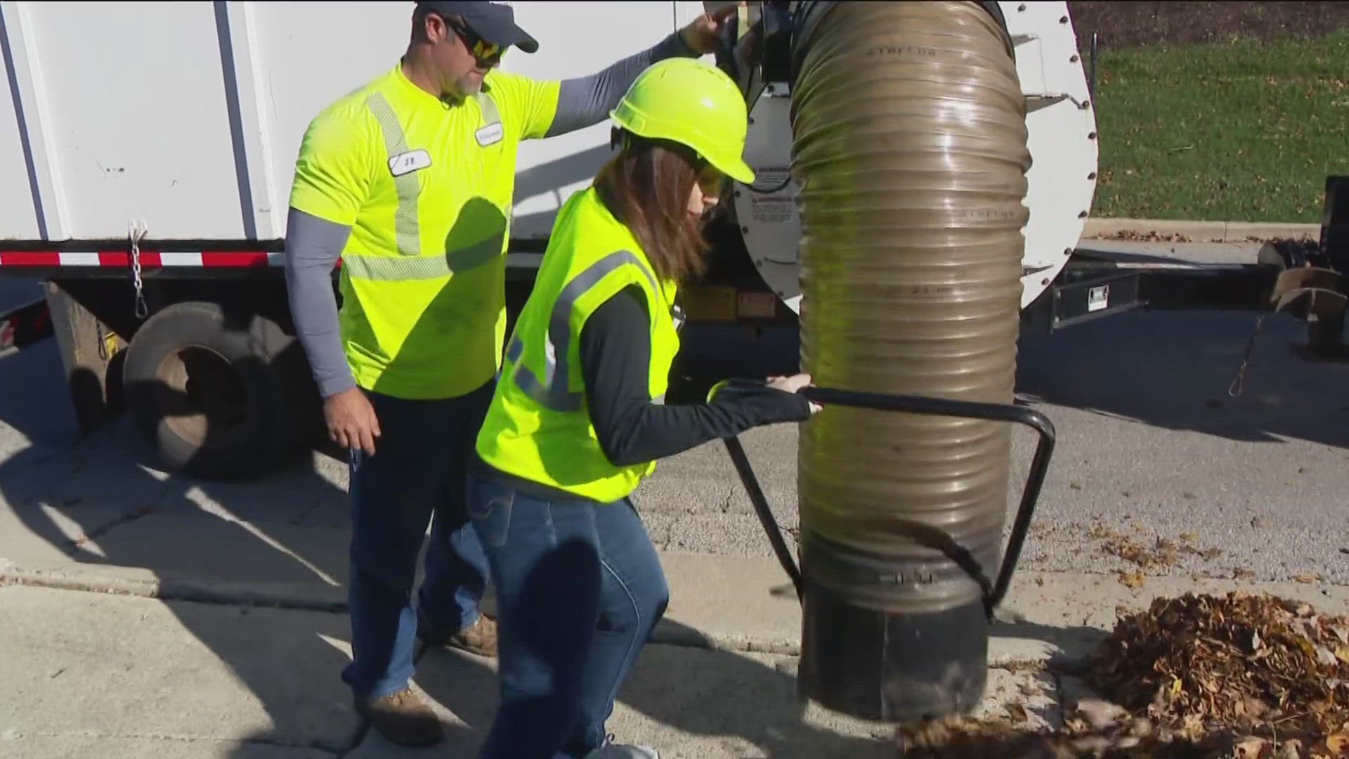 Amanda sees if she has what it takes to collect leaves off streets during the fall and how to make life easier for the crews.