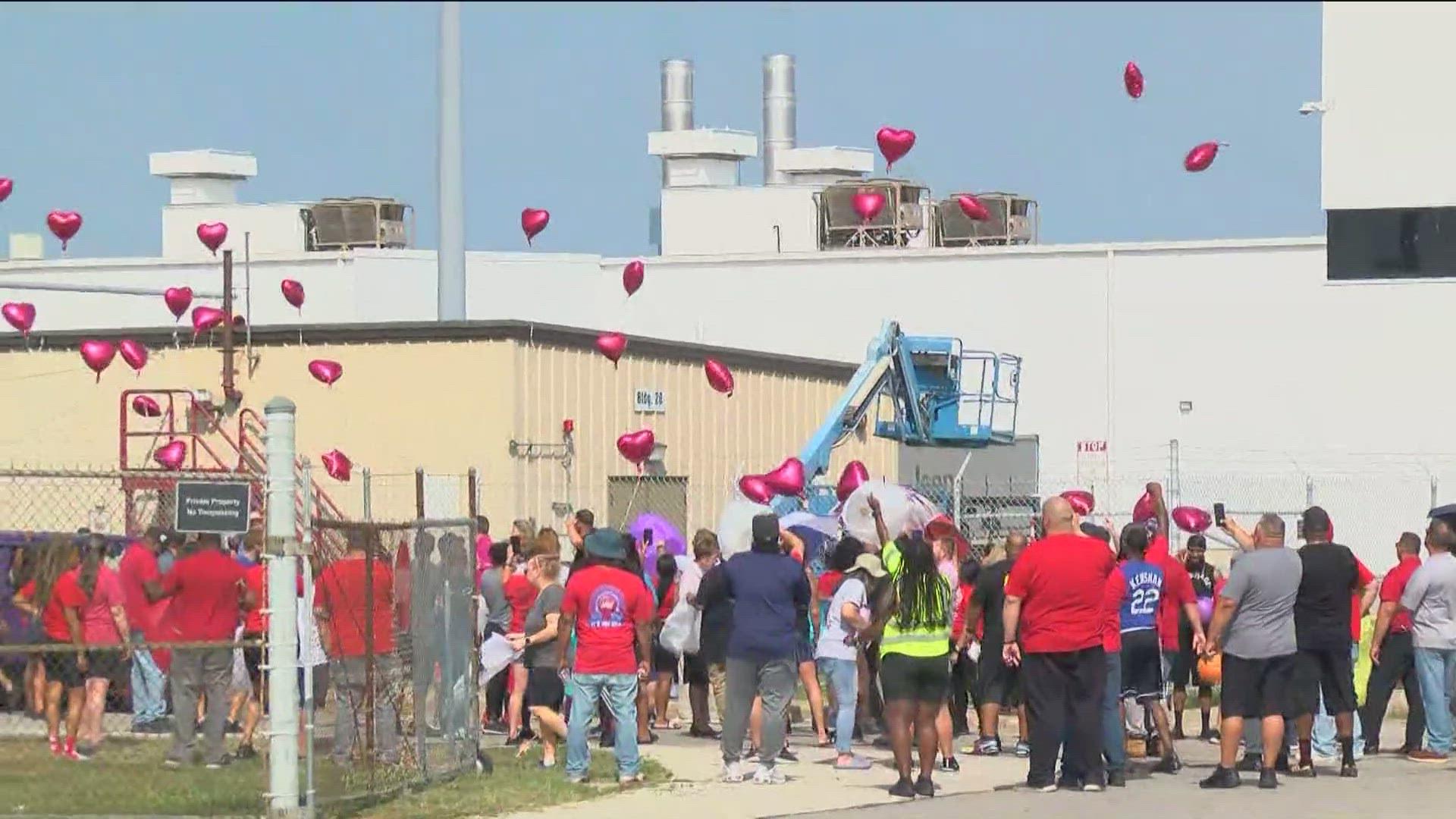 At 4 p.m., the group released heart-shaped red balloons and lit up lanterns in honor of Antonio Gaston, who was killed in a workplace accident at the Jeep plant.