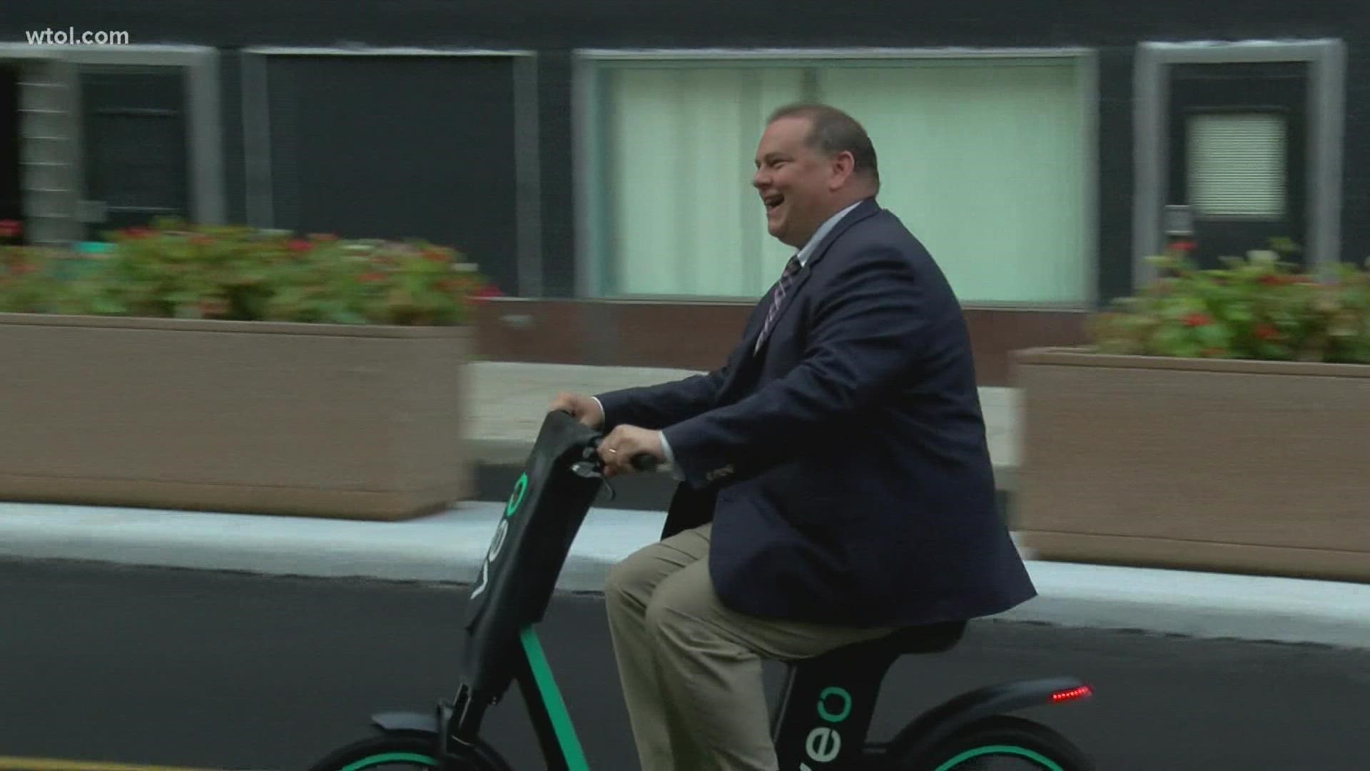 The program gives residents and visitors access to new e-scooters and bicycles to cruise around Toledo. Mayor Wade Kapszukiewicz was among the first to take a spin.