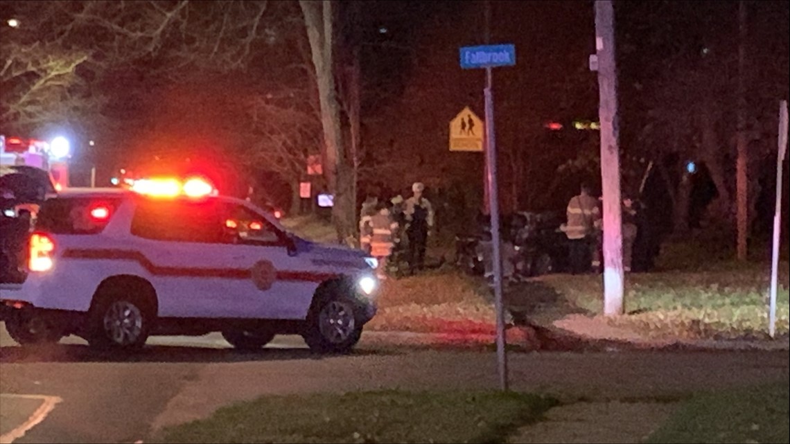 Driver dies after hitting tree in south Toledo, police say | wtol.com