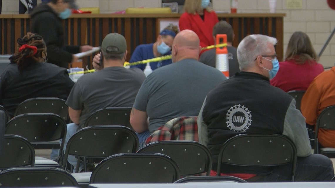 Toledo UAW members obtain COVID vaccine