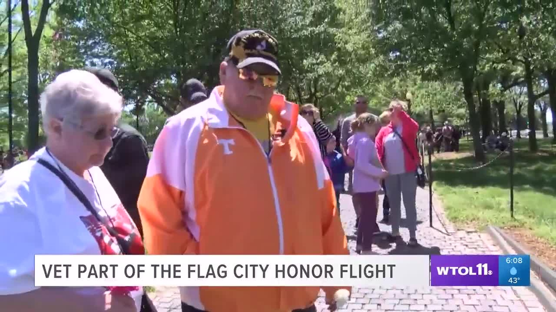 Vietnam war veterans visit memorial