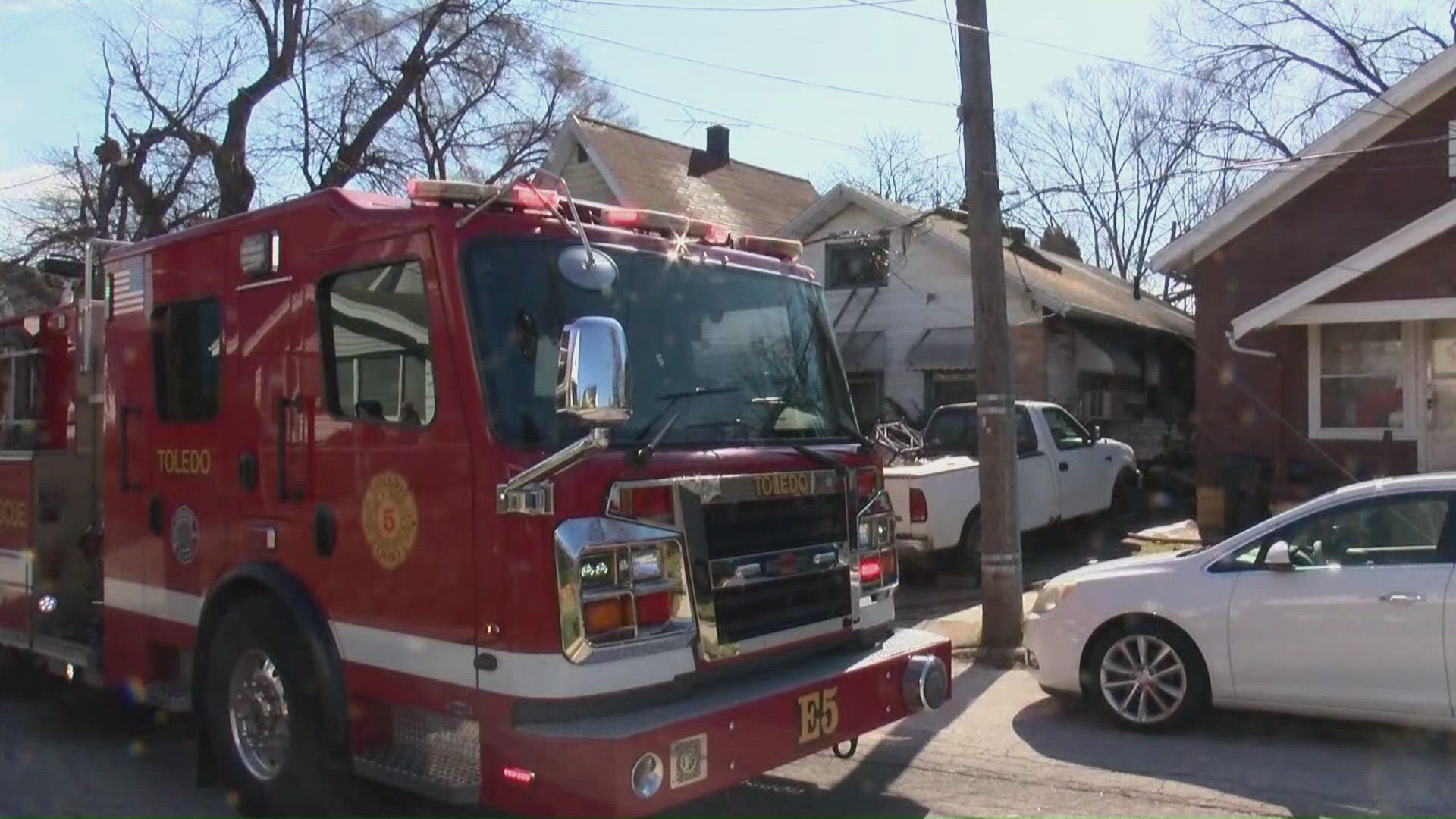 Two people escape south Toledo house fire unharmed, TFRD says | wtol.com