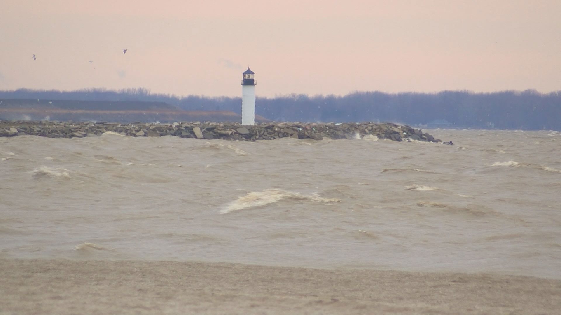 'Gales of November': Fall storms pose challenges for Great Lakes shipping vessels