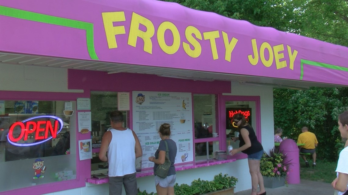 Ice cream shops raise money for memorial to Dee Warner - Vimarsana News