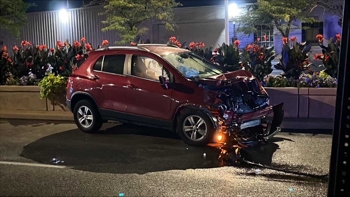 Rollover crash in Toledo leaves no serious injuries | wtol.com