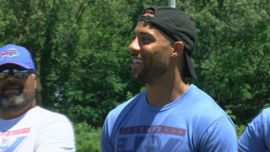 It means the world to me'  Micah Hyde hosts back to school event