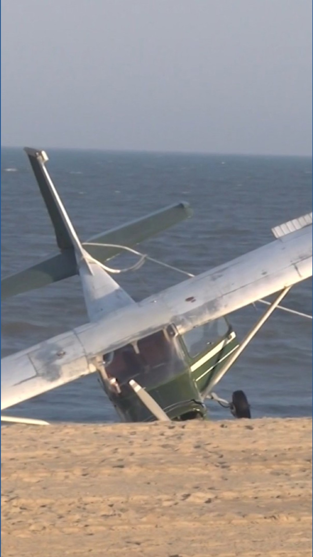 Small plane crash-lands on crowded beach | wtol.com