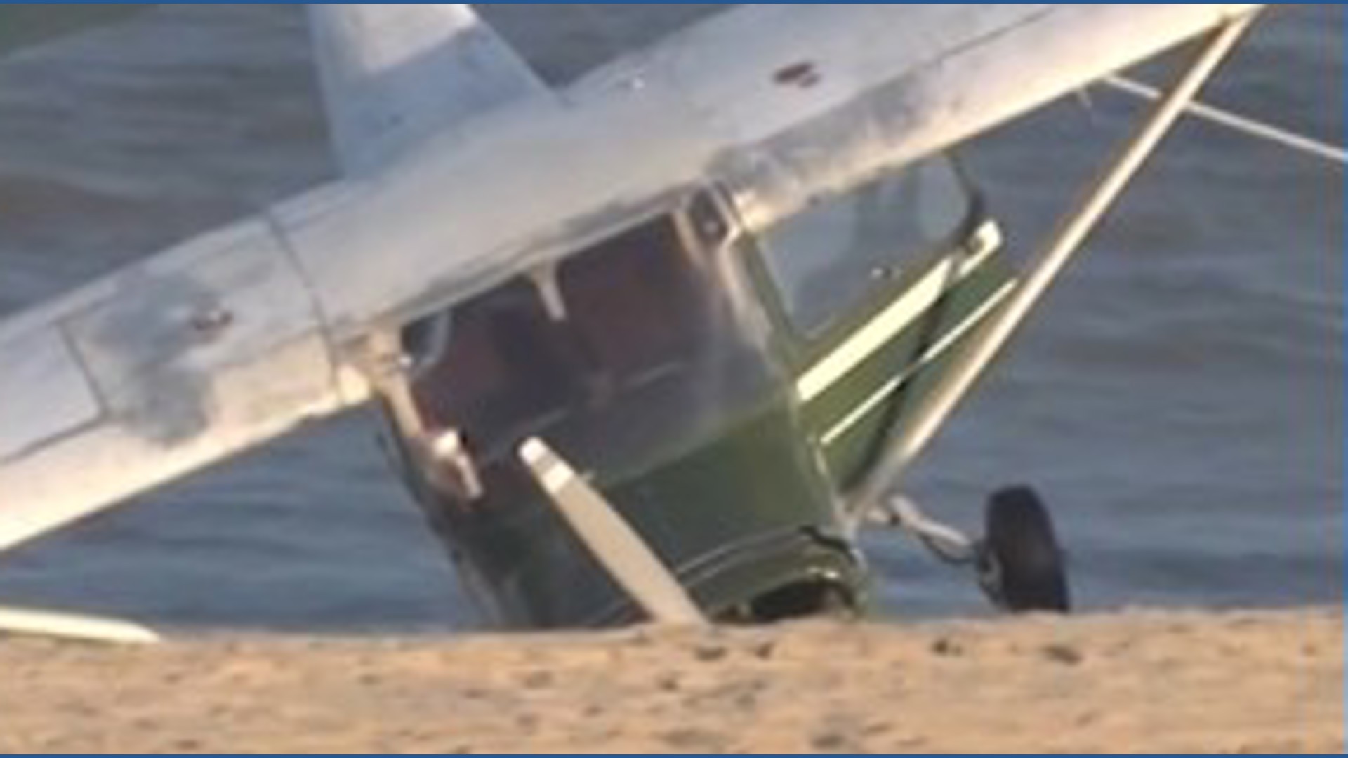 Small plane crash-lands on crowded beach | wtol.com