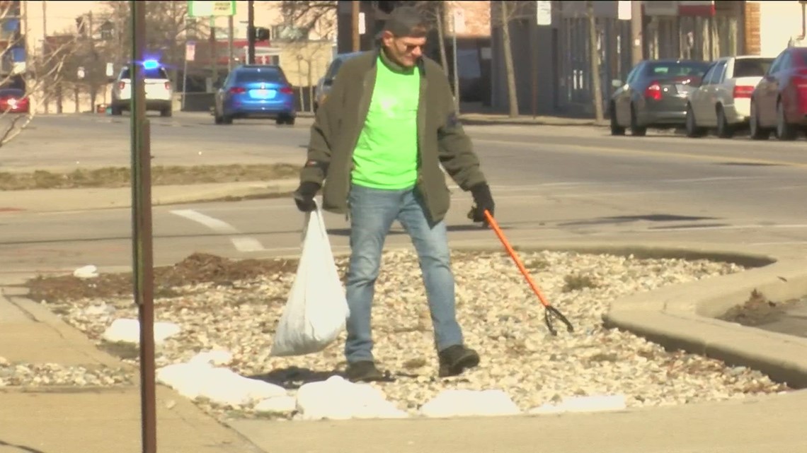 East Toledoans clean up trash in show of love for neighborhood - Vimarsana News