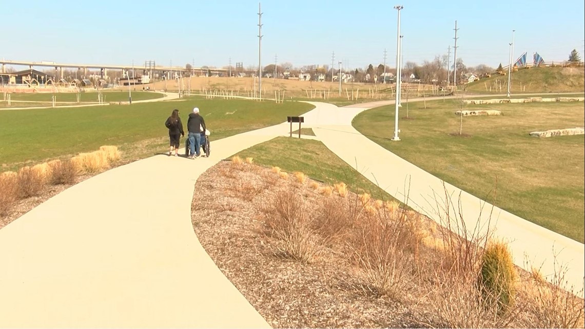 Toledoans taking advantage of beautiful spring weather this Easter