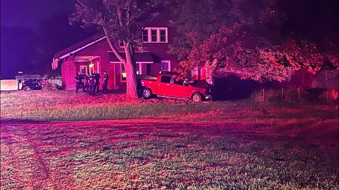 Police: Driver hospitalized after crashing into tree in south Toledo ...