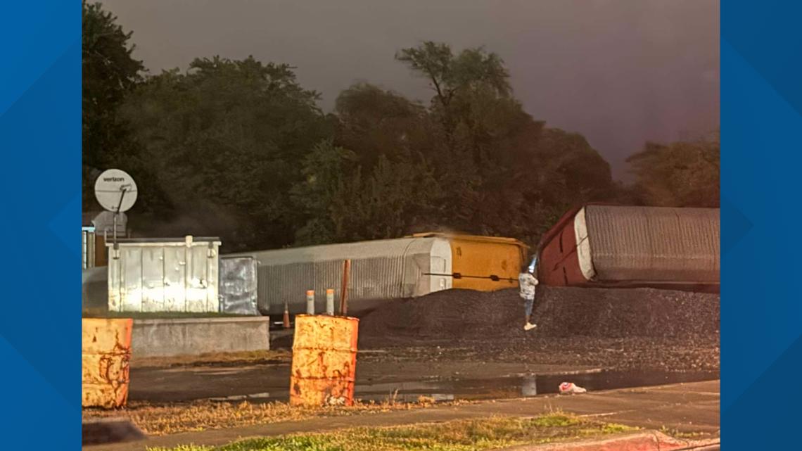 Train derailment blocks rail crossing in Toledo overnight