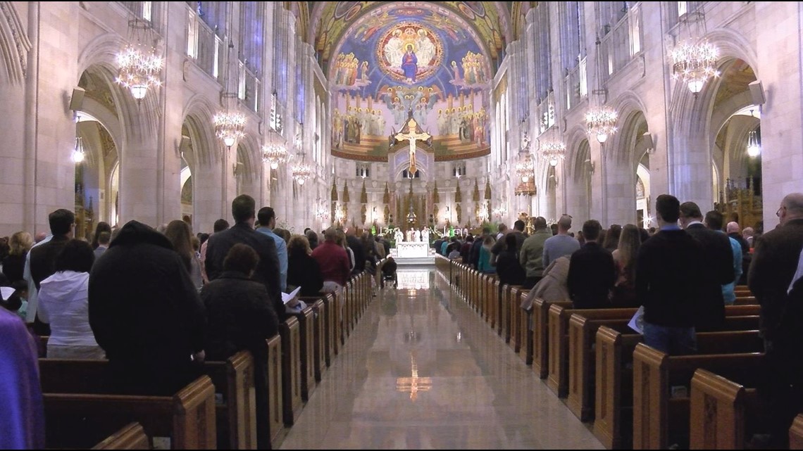 Hundreds gather for Easter Mass at Cathedral