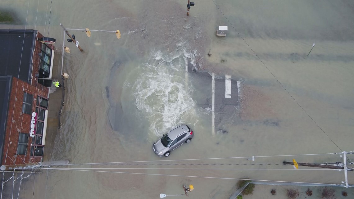 North Toledoans recover after water main break floods streets - Vimarsana News