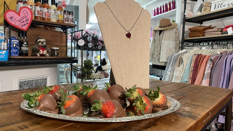 GO 419: Chocolate-covered strawberries available for Valentine's Day at Tiffin boutique