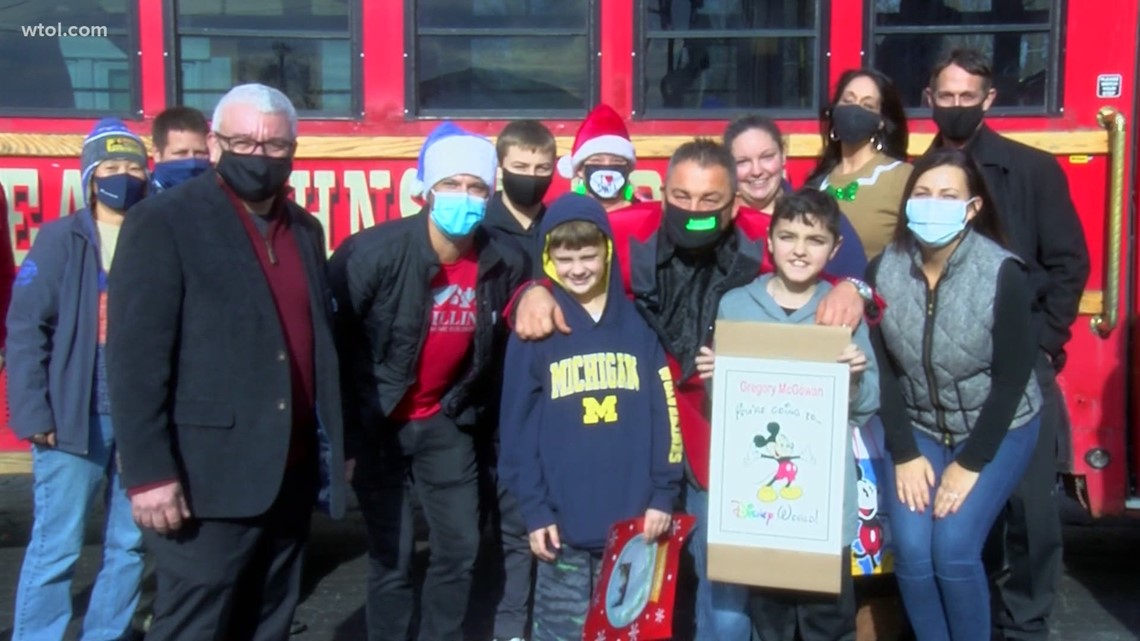 Small business owners give gifts to 10 northwest Ohio families - Vimarsana News