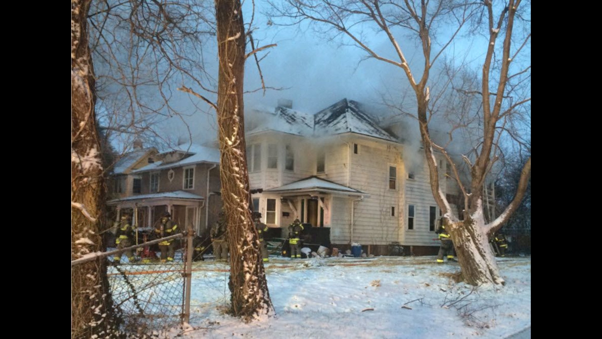 Crews battle fire on Collingwood