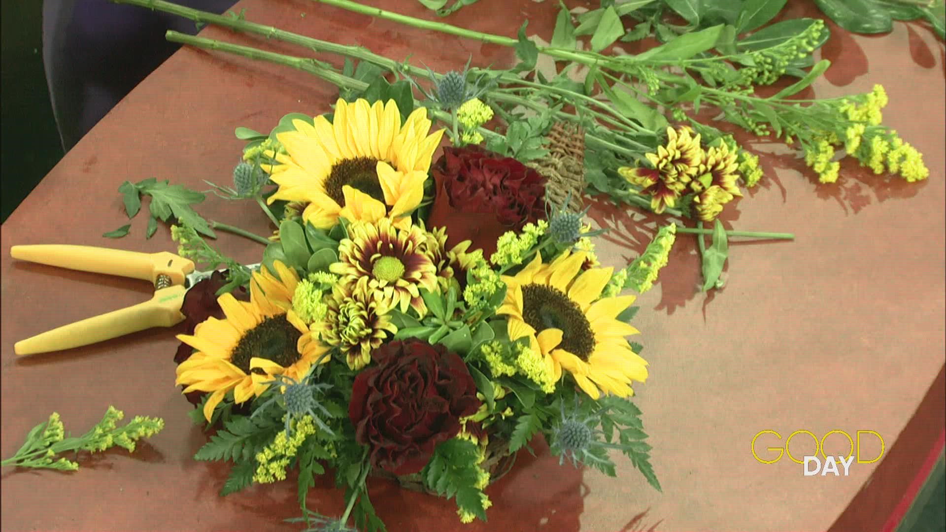 Florist Jen Linehan shows one way you can deck out your holiday dinner table with DIY crafts.