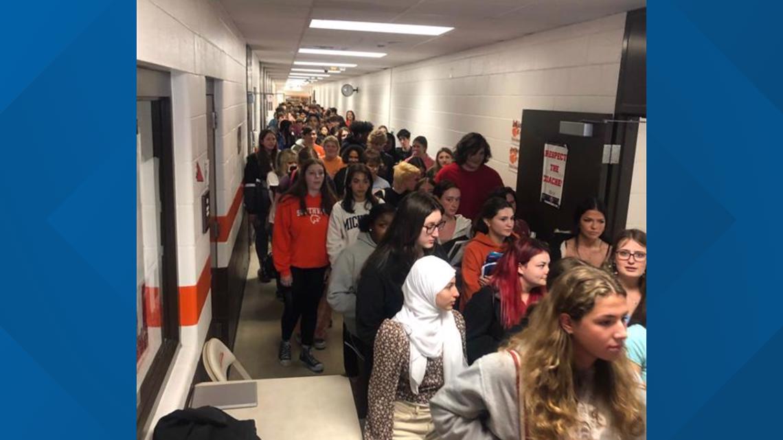 Southview HS students protest gun violence with walkout | WTOL 11 - Vimarsana News