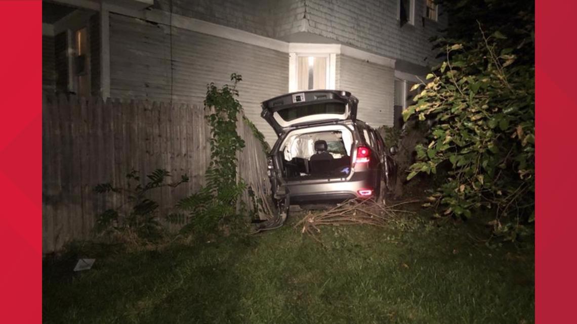 Driver crashes into central Toledo duplex | WTOL 11 - Vimarsana News